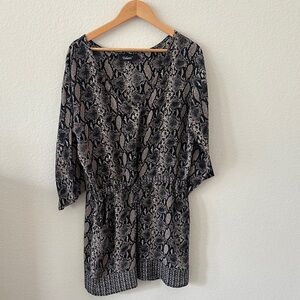 Tolani Sz M women’s Black and Tan Snake Print Top